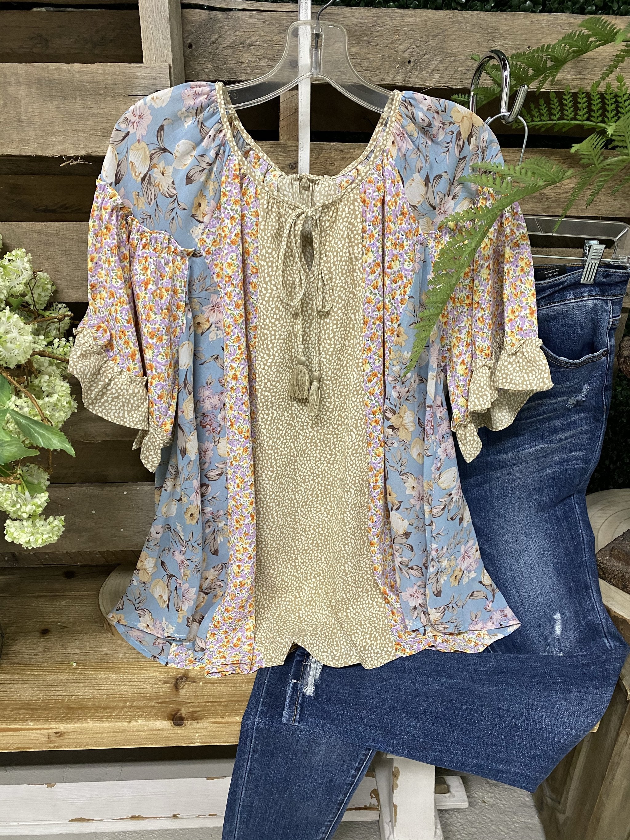 MEET SUMMER Floral Top