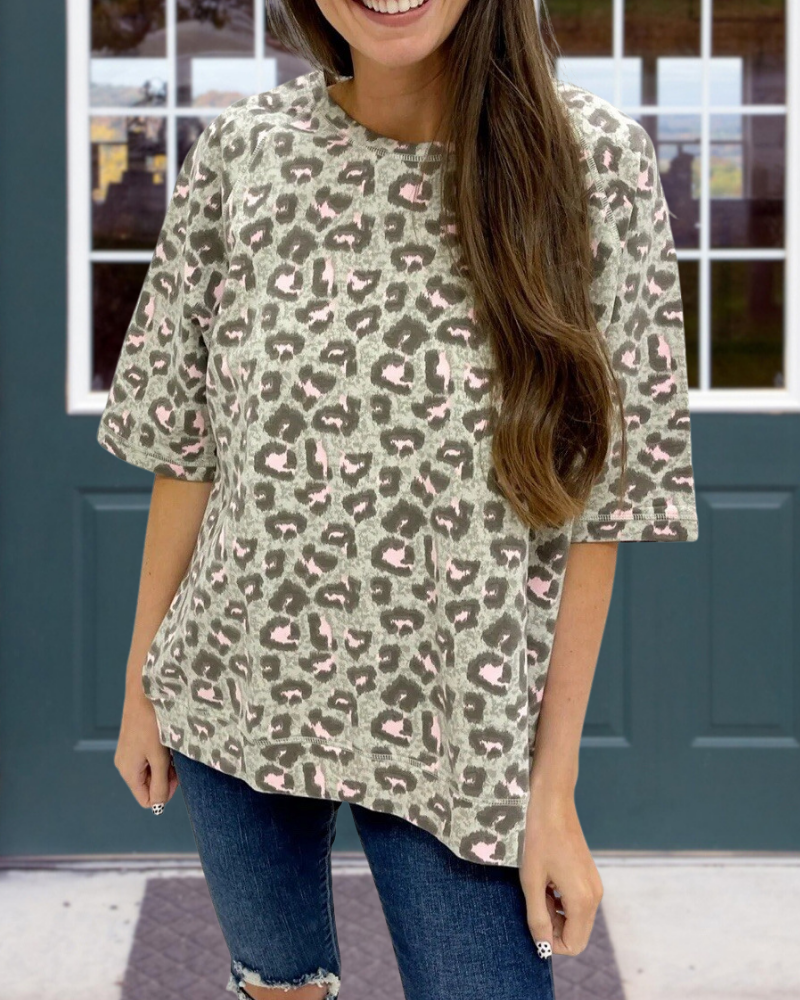 Chic Leopard Roundneck Tee