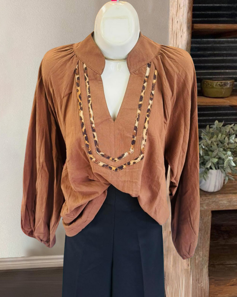 Simple Leopard Trimmed V-neck Top